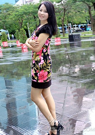 member from China: Ying from Hubei, 51 yo, hair color Black